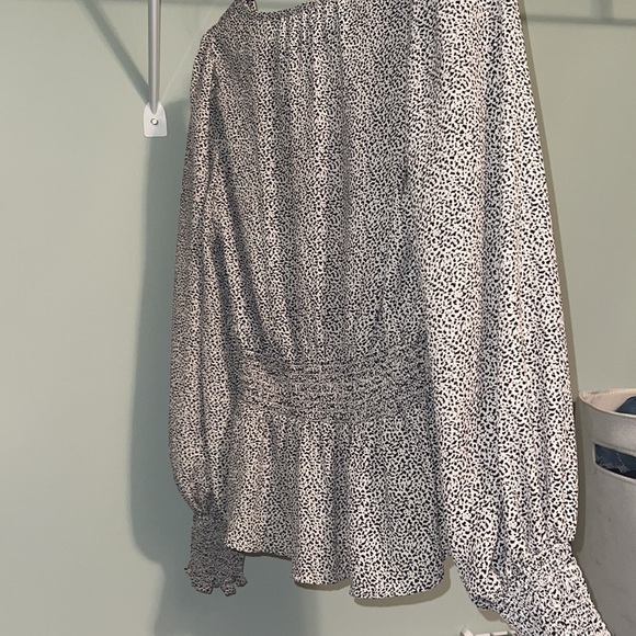 Cute Blouse - Picture 3 of 3